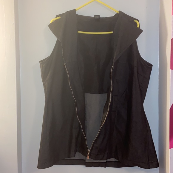 Plus Size Vest - Picture 2 of 4